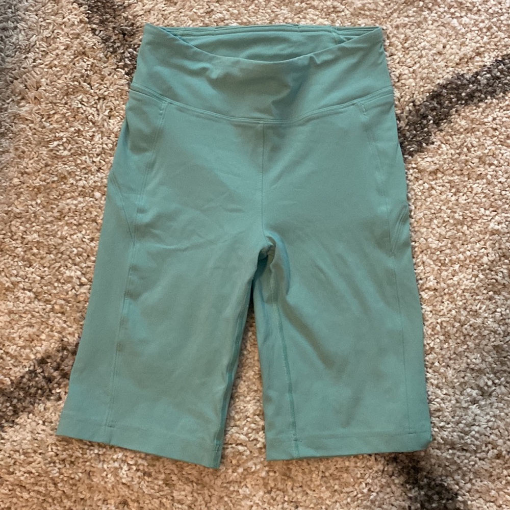 Lululemon mint green fast and free 8” biker short, sz 6